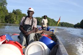 Bertrant PINSON sur une mission du Parc amazonien ©SBouillaguet